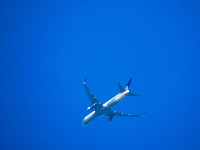 BOEING 767-300 (N675UA) - UAL208 IAH-EWR