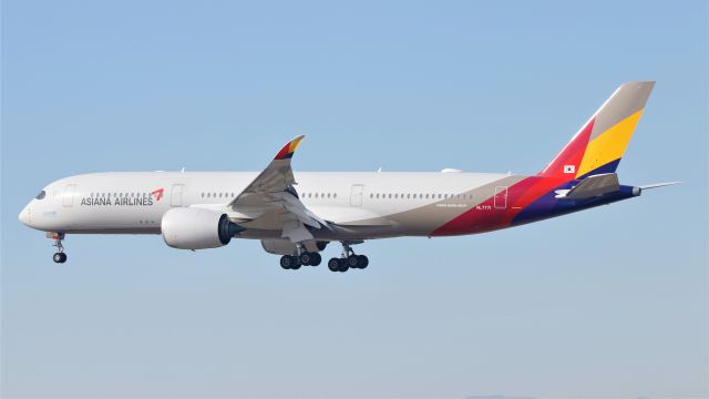 Airbus A350-900 (HL7771) - Asiana A350-900 XWB coming in for landing at LAX.