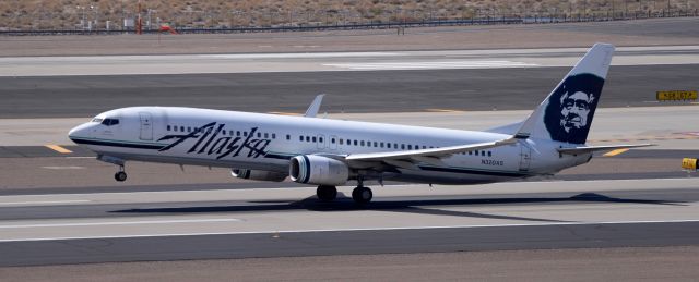 Boeing 737-700 (N320AS) - Phoenix Sky Harbor International Airport 24SEP19