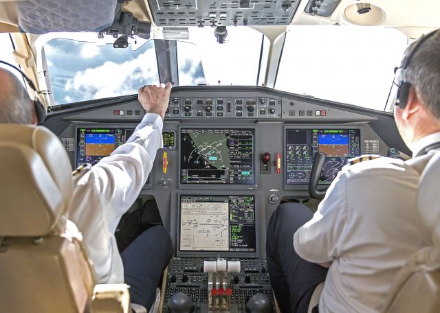 — — - Dassault Falcon 900 in descent