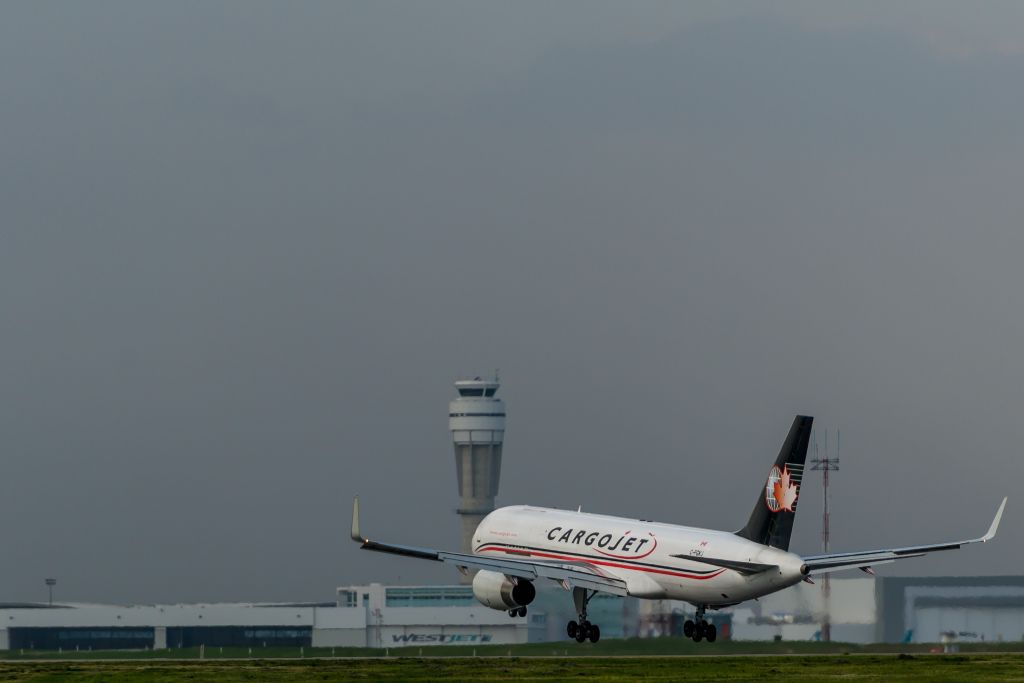 Boeing 757-200 (C-FGKJ)