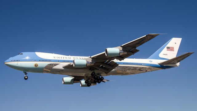 Boeing 747-200 (92-9000)