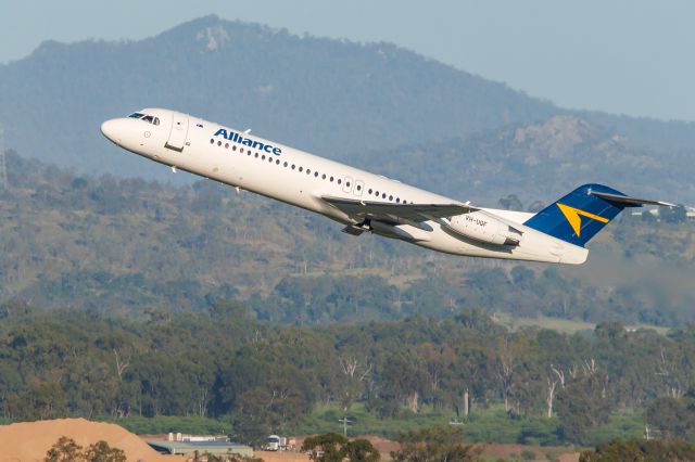 Fokker 100 (VH-UQF)