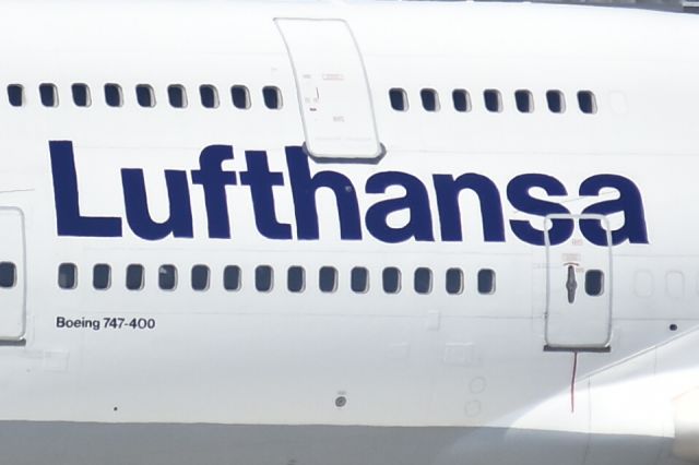 Boeing 747-400 (D-ABVR)
