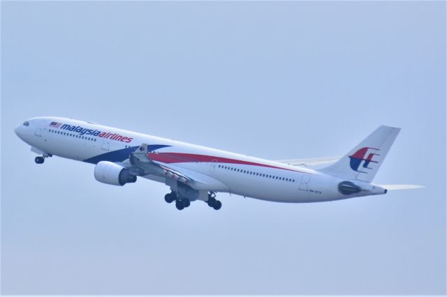 Airbus A330-300 (9M-MTB)