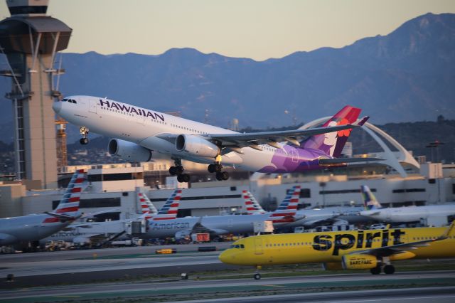 Airbus A330-200 (N375HA)