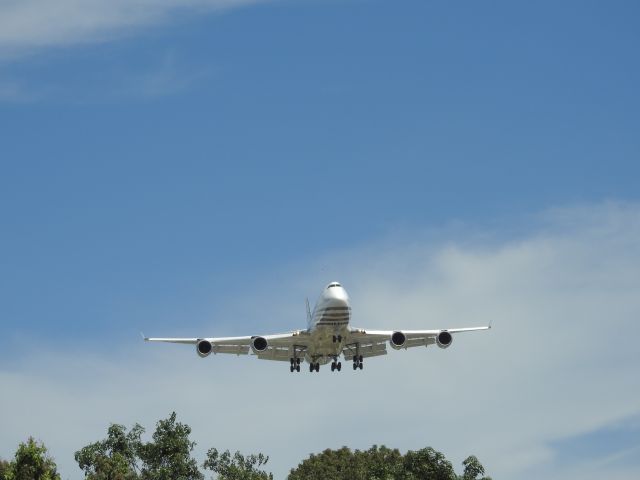 Boeing 747-400 (V8-BKH)