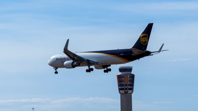 BOEING 767-300 (N319UP) - UPS 767-300 landing at PHX on 8/9/22. Taken with a Canon 850D and Canon 75-300mm lens.