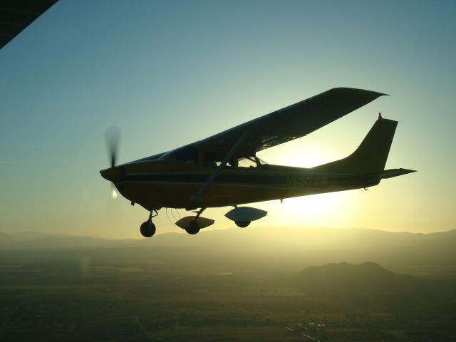 Cessna Skylane (N69EL) - Point n shoot camera used at sunset above Willow Springs Raceway