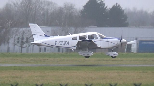 Piper Cherokee (F-GIRV)