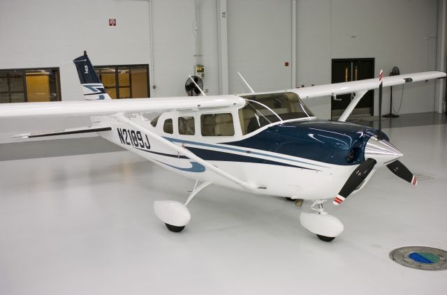 Cessna 206 Stationair (N2109J)