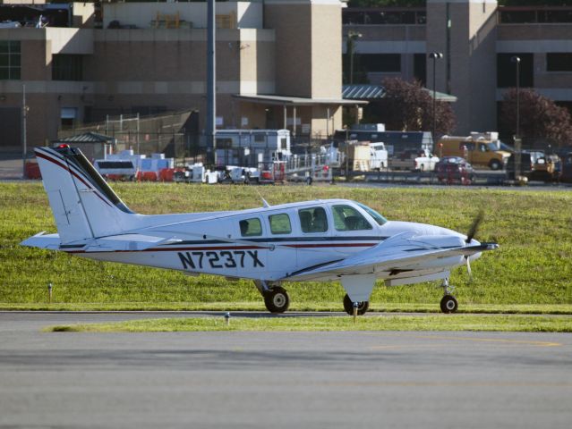 Beechcraft Baron (58) (N7237X) - Reliant Airs Baron taxiing out for departure runway 34.