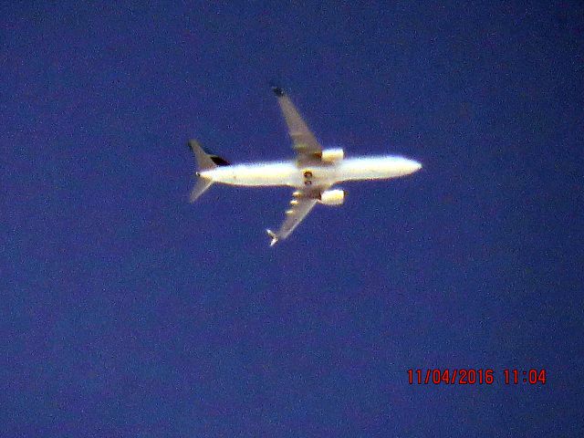 Boeing 737-800 (C-FYPB)