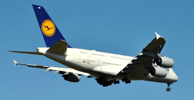 Airbus A380-800 (D-AIMB)