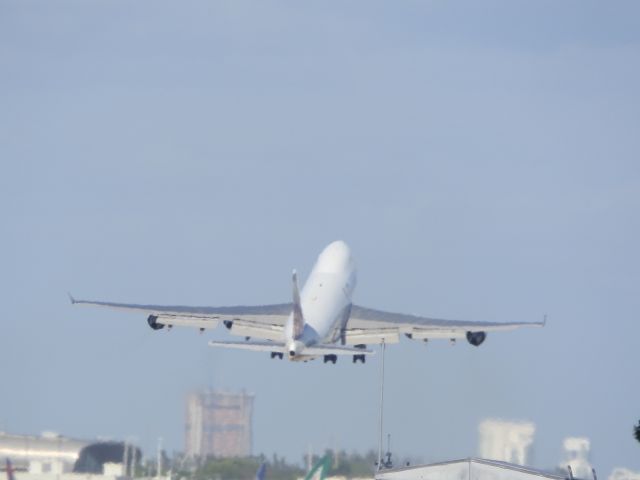 Boeing 747-400 (B-18716)