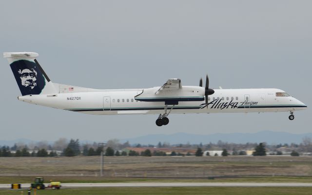 de Havilland Dash 8-400 (N427QX)