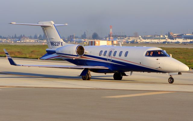 Learjet 40 (N622FX)