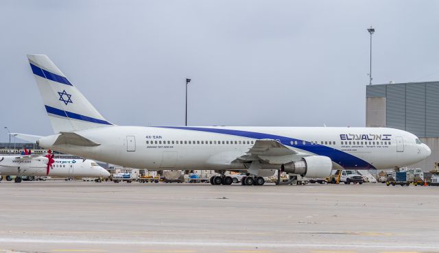 BOEING 767-300 (4X-EAN) - ELAL waits in the cargo area for the return to Tel Aviv