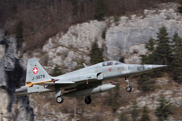 — — - Landing at Meiringen (Switzerland)