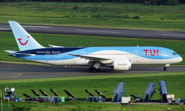 Boeing 787-8 (G-TUIF)