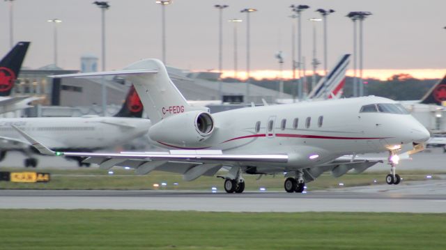 Bombardier Challenger 300 (C-FEDG)