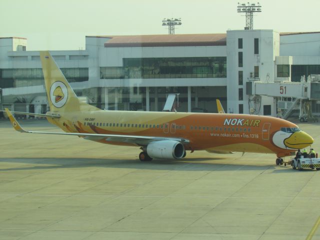 Boeing 737-700 (HS-DBF) - Entre deux avions à Bangkok