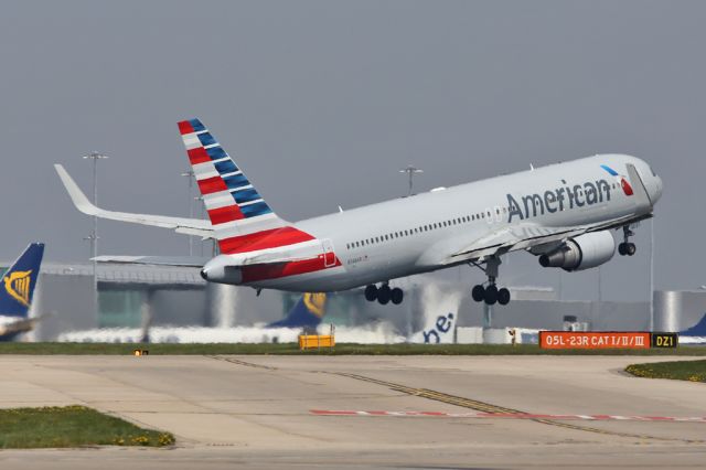 BOEING 767-300 (N346AN) - AAL211 departing for JFK