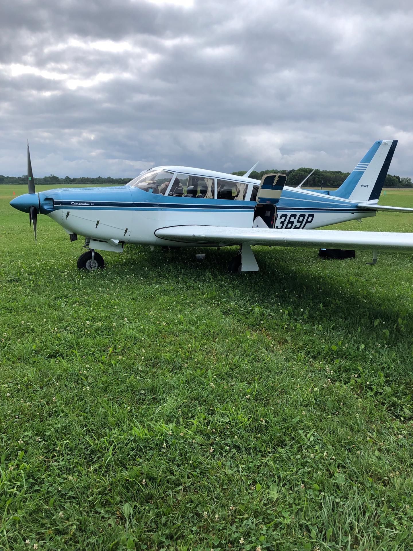 Piper PA-24 Comanche (N8369P)