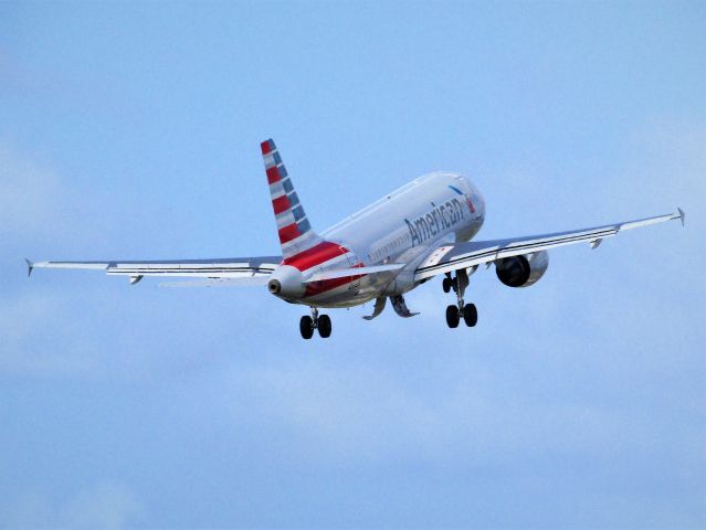 Airbus A319 (N741UW)