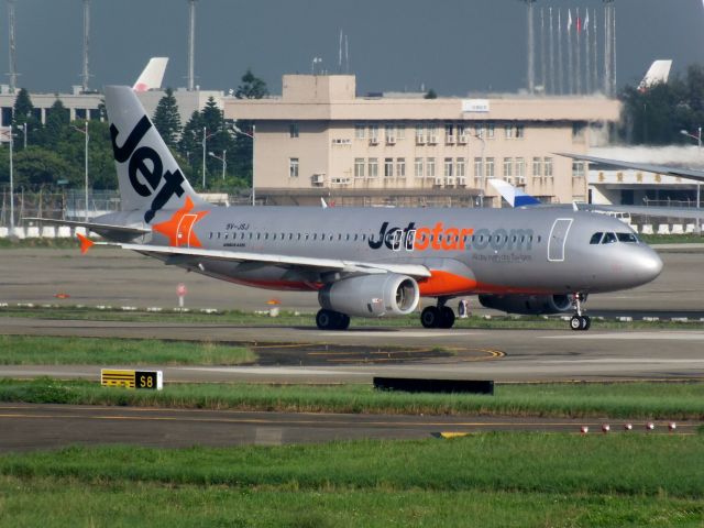 Airbus A320 (9V-JSJ)