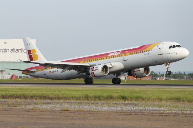 EC-ILO — - Landing on runway 027R at LHR.