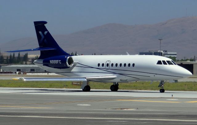 Dassault Falcon 2000 (N888FC)