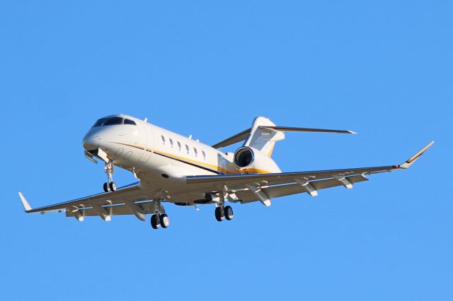 Canadair Challenger 350 (N157PH) - N157PH, the third of three Parker Challenger 350’s of the new fleet, on final for RWY 24R on 9 Apr 2019. Parker Hannifin recently replaced their Citation 680 Sovereigns.