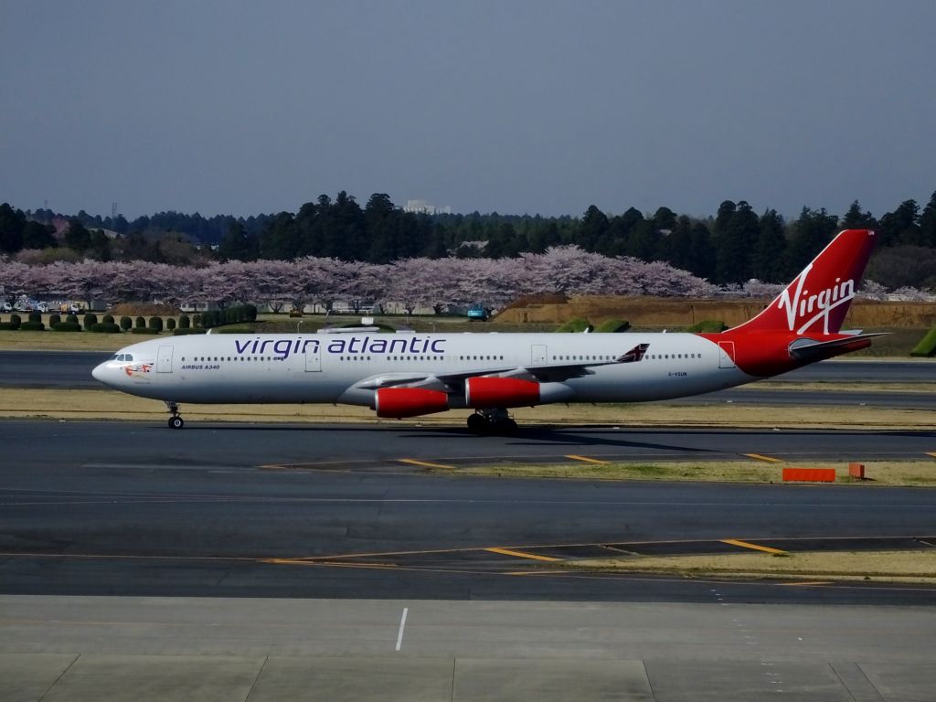 Airbus A340-300 (G-VSUN)