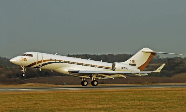 Bombardier Global 5000 (N171JJ)