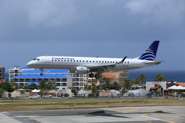 Embraer ERJ-190 (HP-1565CMP)