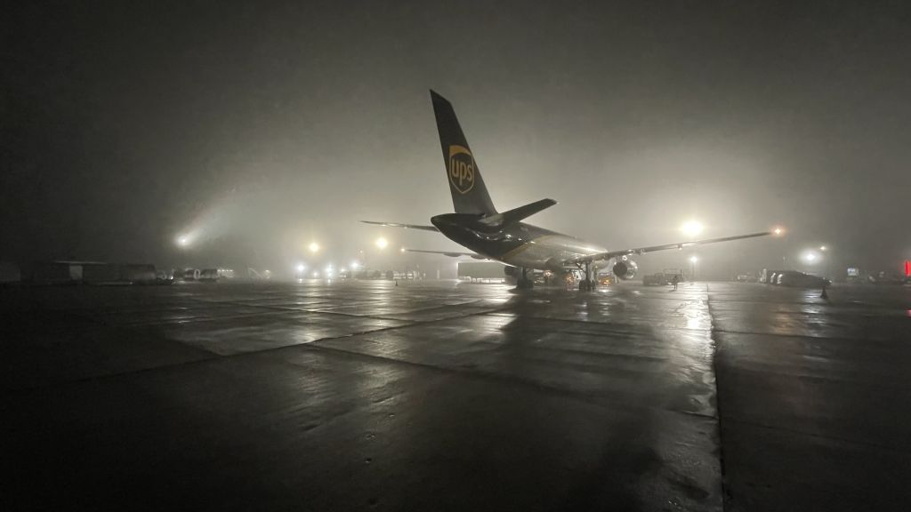 Boeing 757-200 (N436UP) - Another foggy night at the SGF Cargo Ramp with a UPS 75'. :) Date - Dec 8, 2022