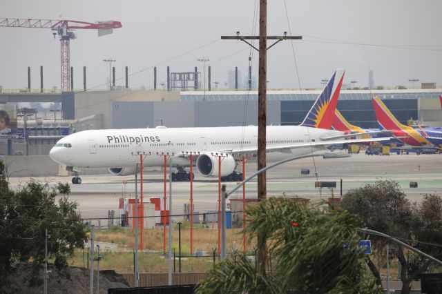 BOEING 777-300ER (RP-C7772)