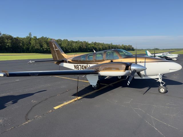 Beechcraft Baron (58) (N874WH)