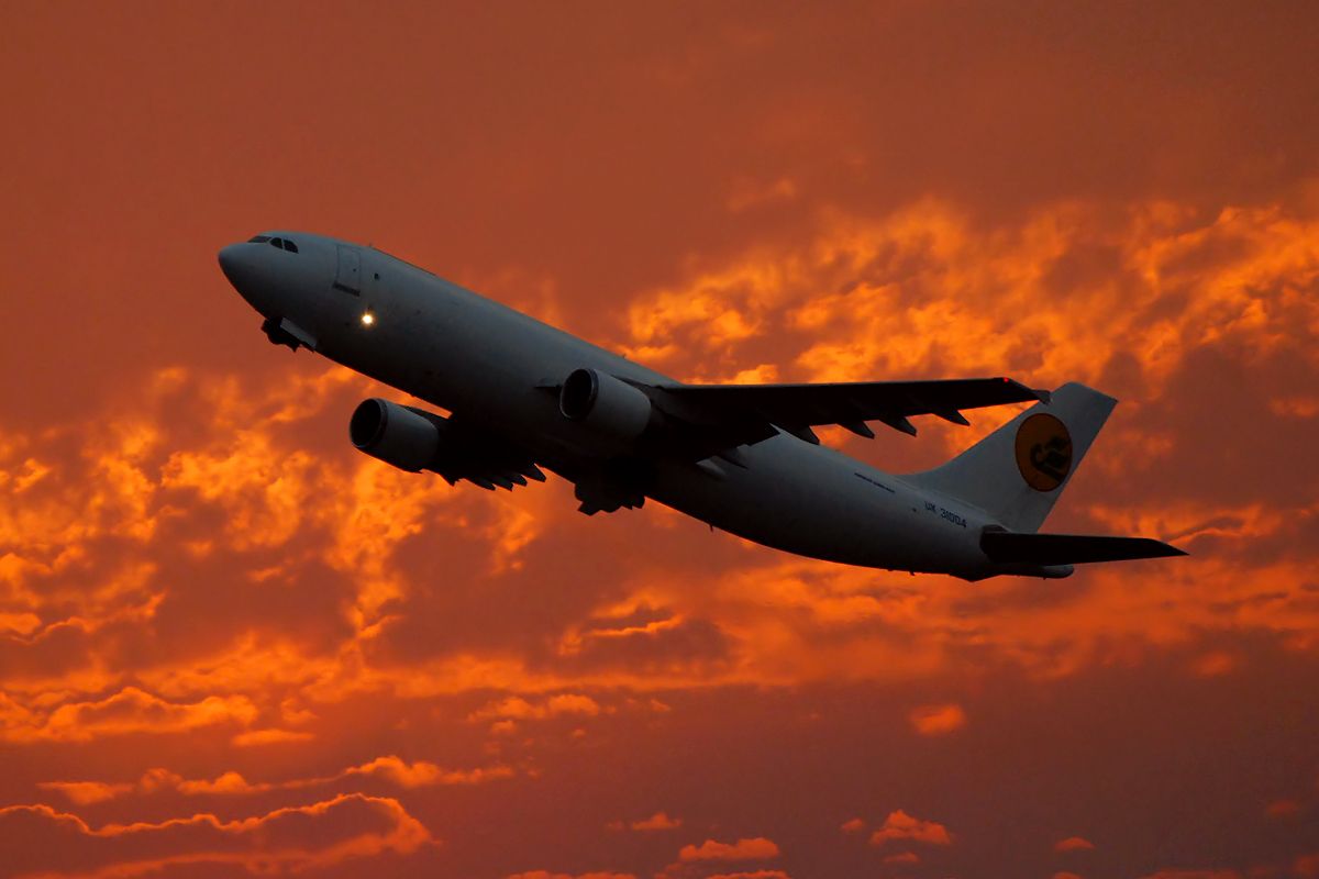 Airbus A300F4-200 (UK-31004)