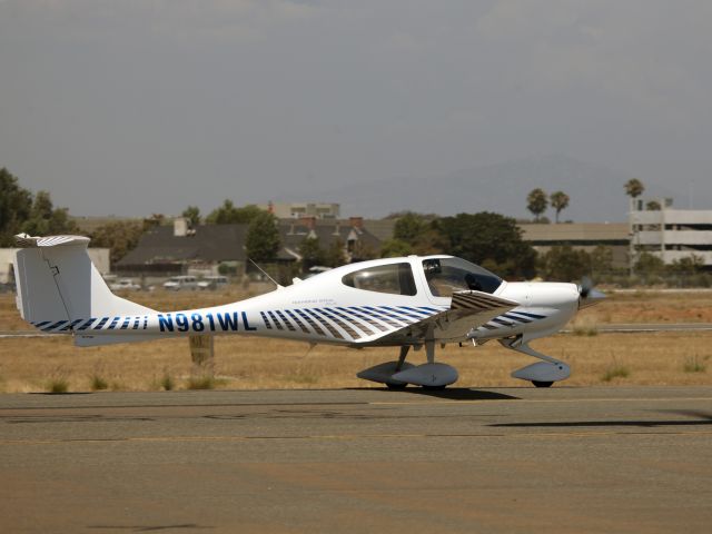 Diamond Star (N981WL) - Modern aircraft.