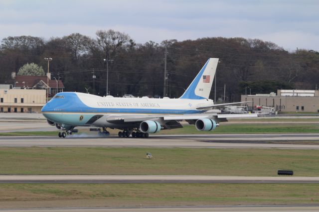 Boeing 747-200 (92-9000)