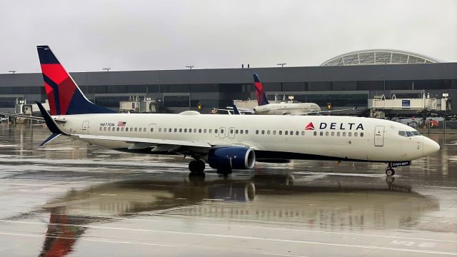 Boeing 737-900 (N877DN) - Headed out west to PSP as DL2497