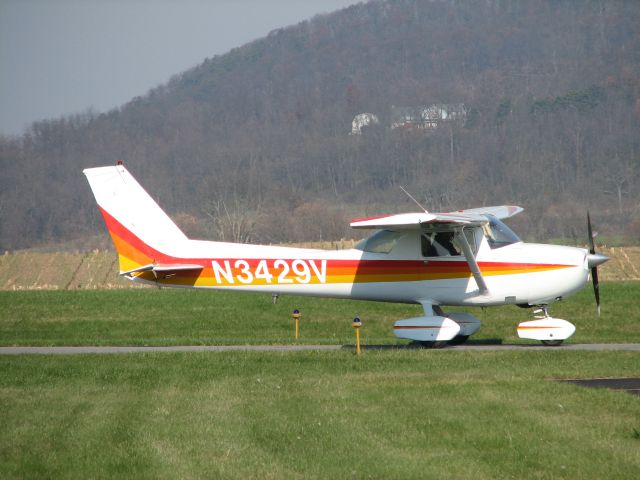 Cessna Commuter (N3429V) - Taxiing in to park