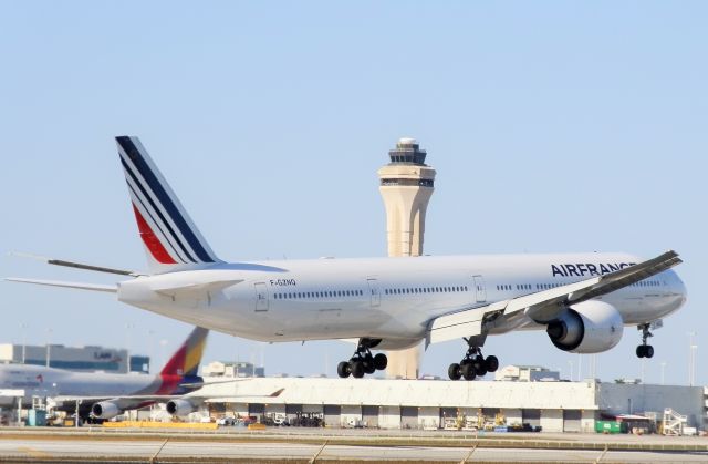 BOEING 777-300ER (F-GZNQ)