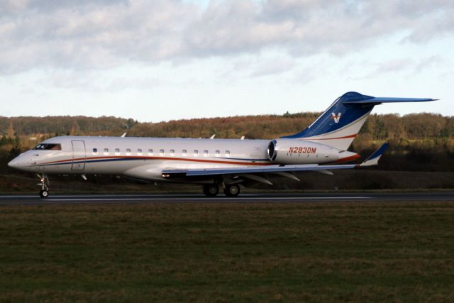 Bombardier Global Express (N283DM) - Sunset Aviation Global Express XRS landing on rwy 26 on 16-Jan-18 arriving from KAUS as TWY66.