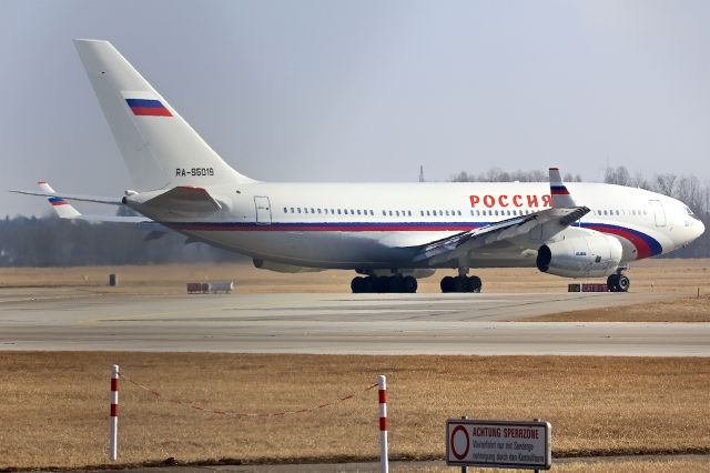 Ilyushin Il-96 (RA-96019)