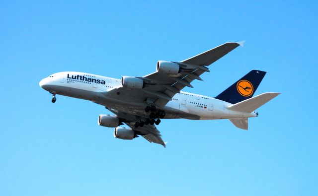 Airbus A380-800 —