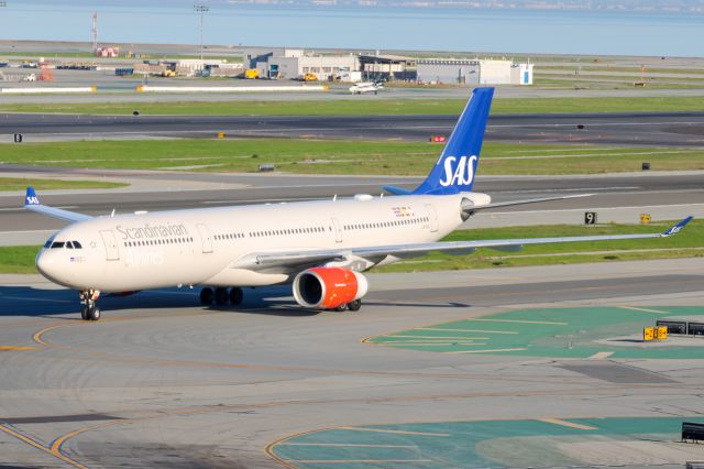 Airbus A330-300 (LN-RKO)