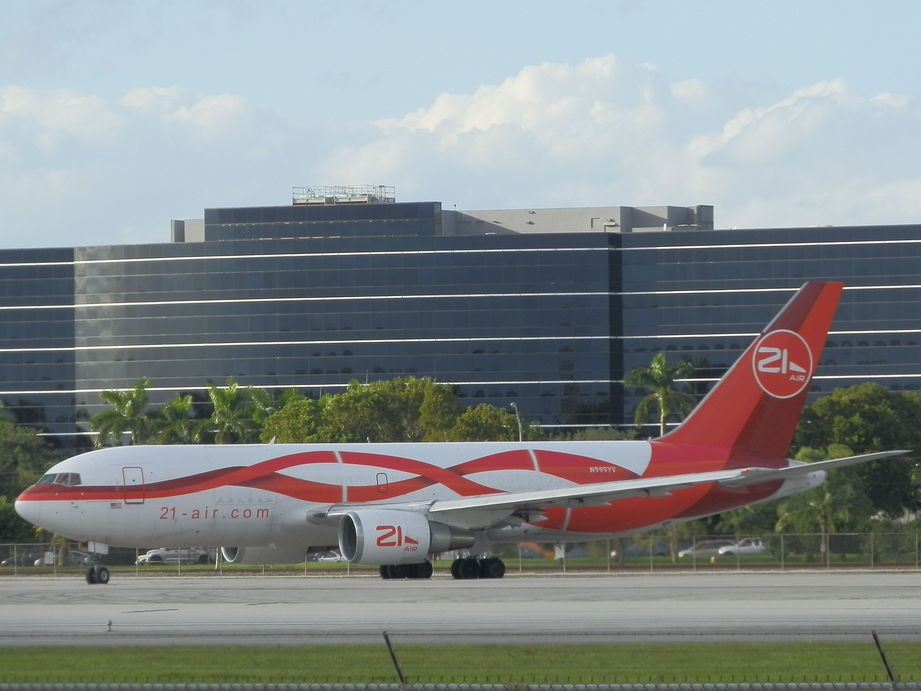BOEING 767-200 (N999YV) - 21-Air Cargo!